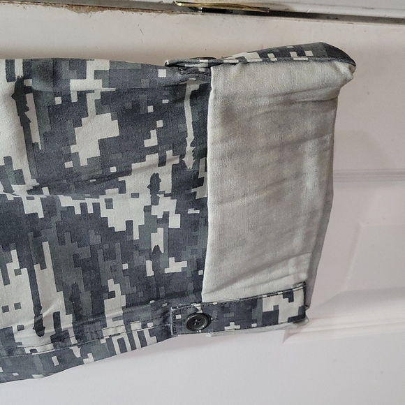 NEW in Packaging Orvis Trout Bum Roll Up or Full Length Digital Camo Pant 4 sz - Picture 9 of 14